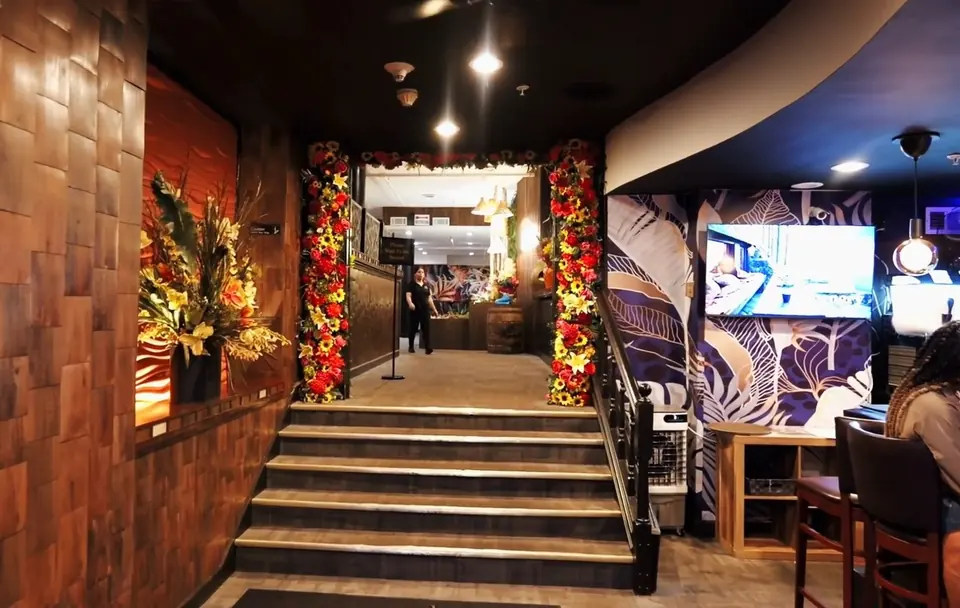 Stair entry with garlands
